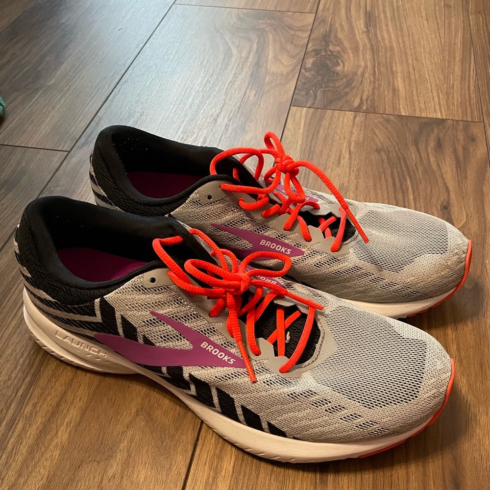 Brooks running shoes LIKE NEW